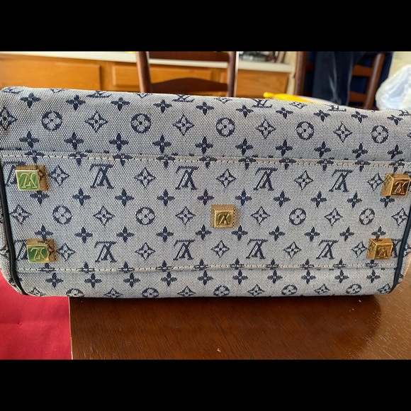 Authentic Louis Vuitton hardly used vintage purse! Known as Josephine (?) - Picture 10 of 14